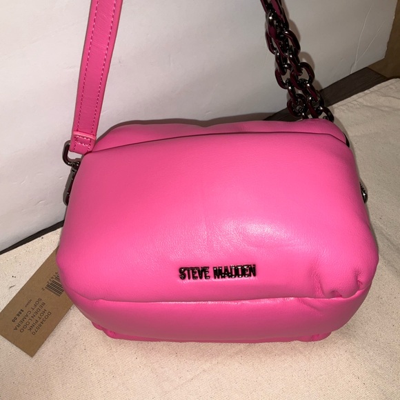 NWT Steve Madden HOT PINK Soft puffy Camera Crossbody - Picture 3 of 13
